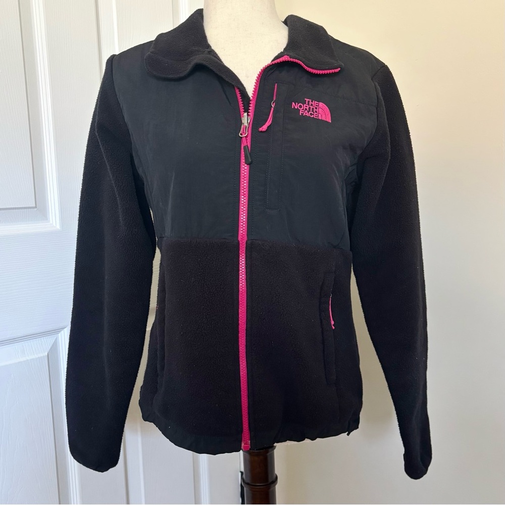 The North Face Black Fleece Polartec Denali Jacket with Pink Zipper Detail Small